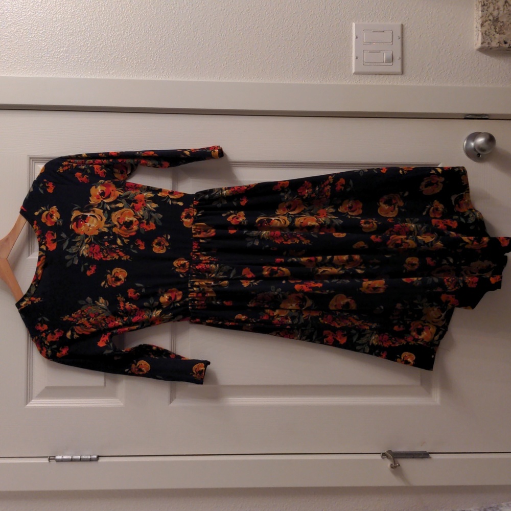 Dress - Picture 5 of 7